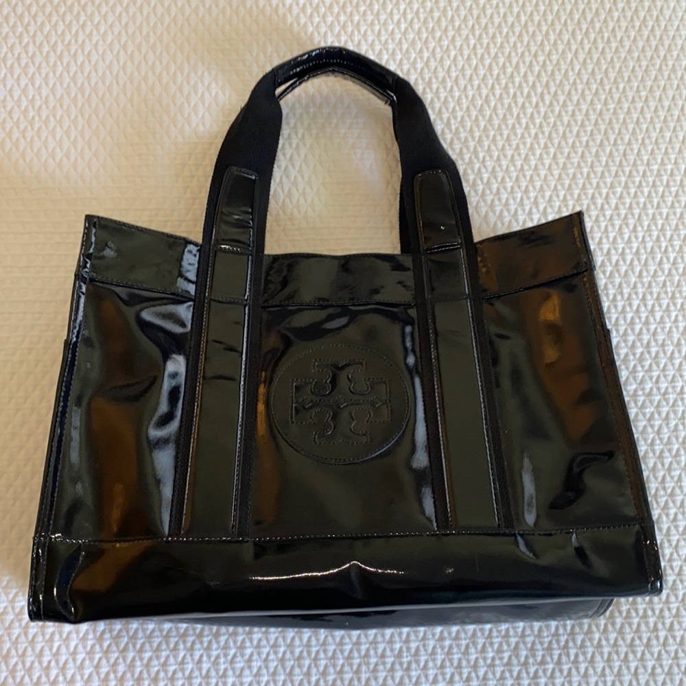 LIKE NEW: Tory Burch Bucket Purse